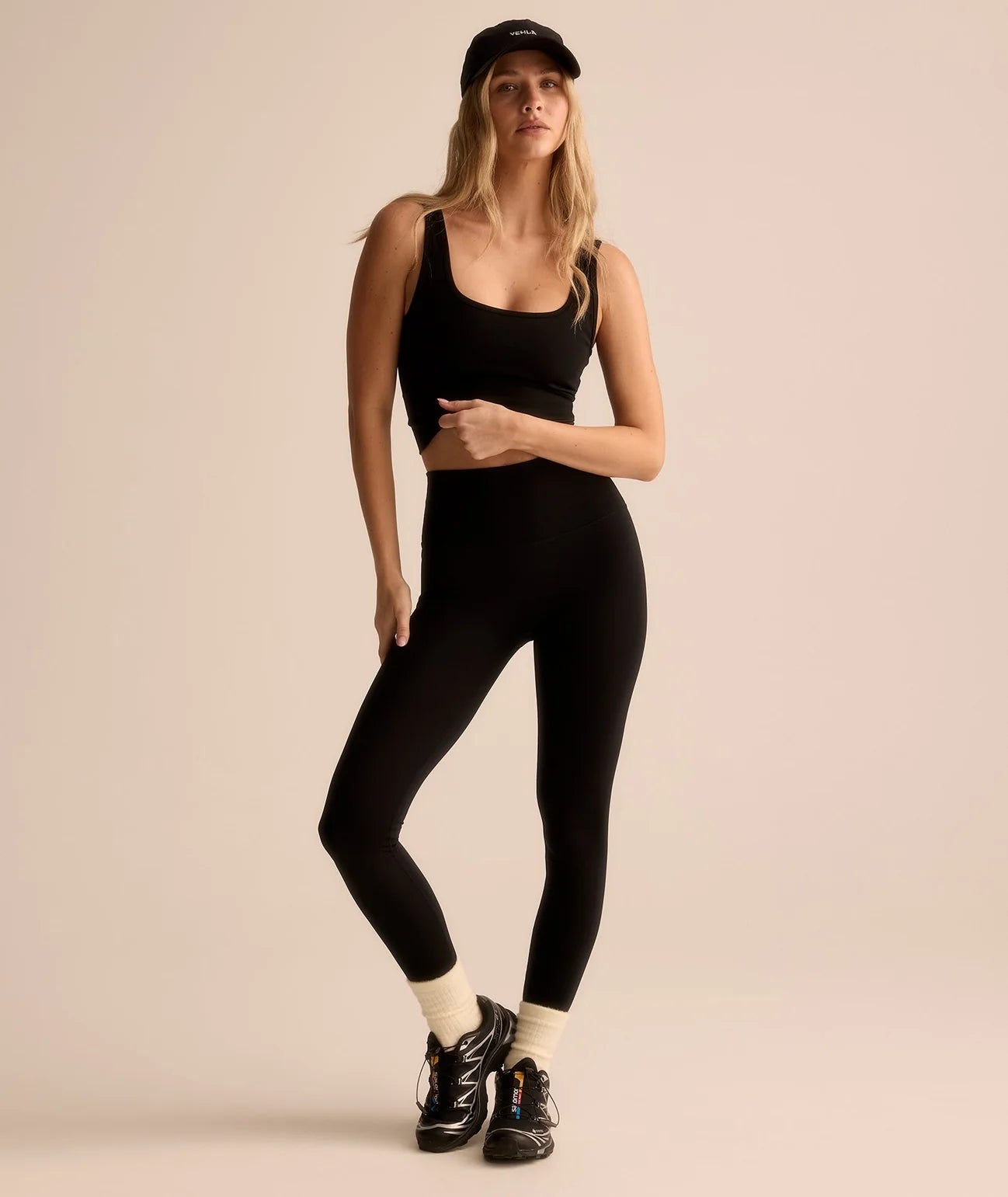 VEHLA CROPPED TANK - BLACK - Crop Athlete
