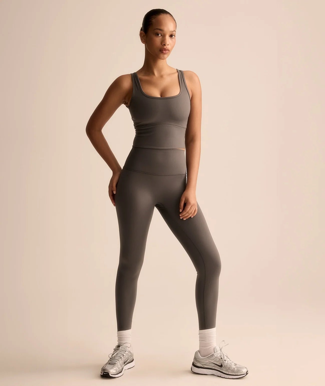 VEHLA CROPPED TANK - SMOKE - Crop Athlete