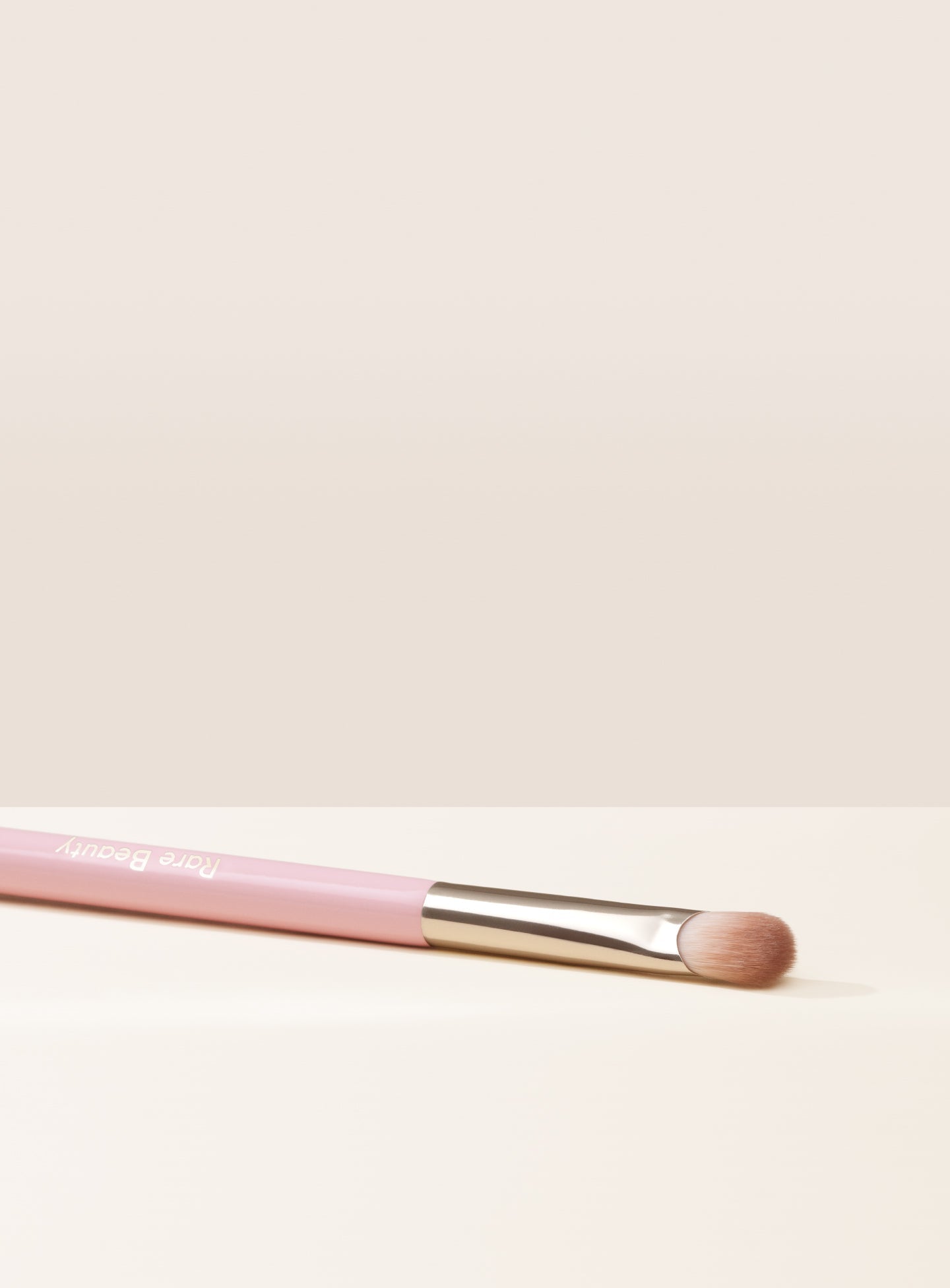 Rare Beauty Stay Vulnerable All-Over Eyeshadow Brush - Eyeshadow Brush