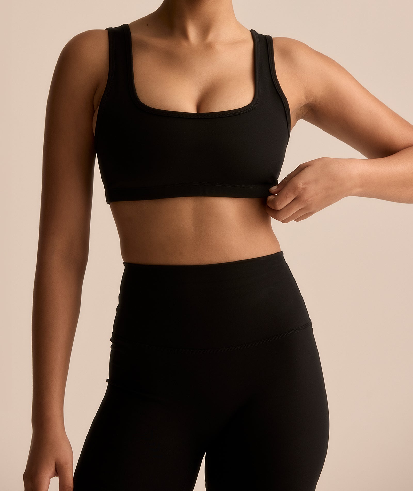 VEHLA SPORTS BRA - BLACK - Sports Bra
