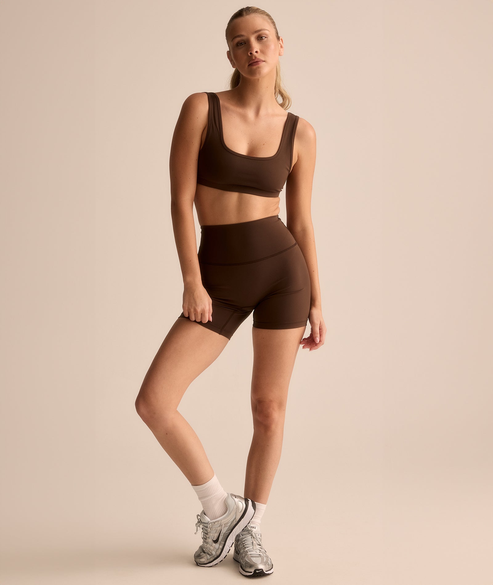 VEHLA SPORTS BRA - CHOC - Sports Bra
