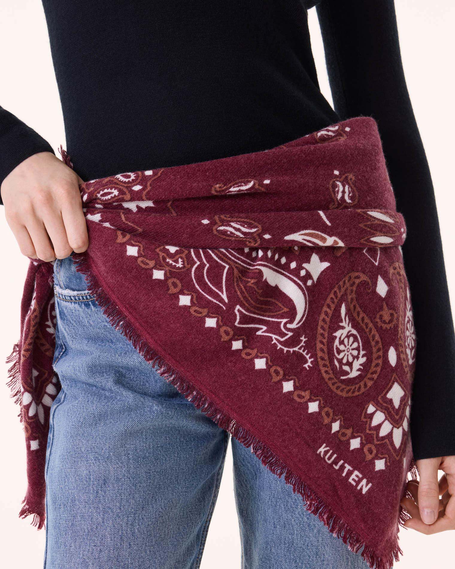 KUJTEN Large Bandana Hachiko Feather Bico Burgundy