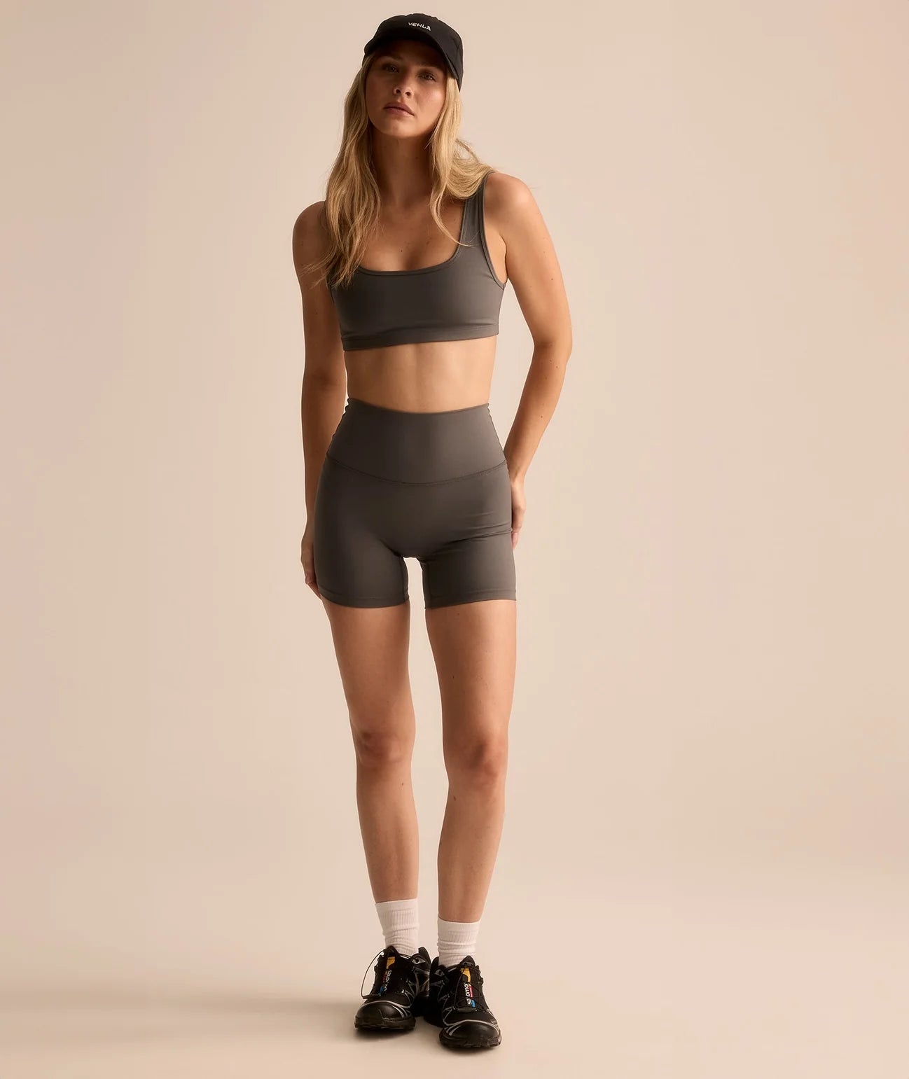 VEHLA BIKE SHORTS - SMOKE - Shorts
