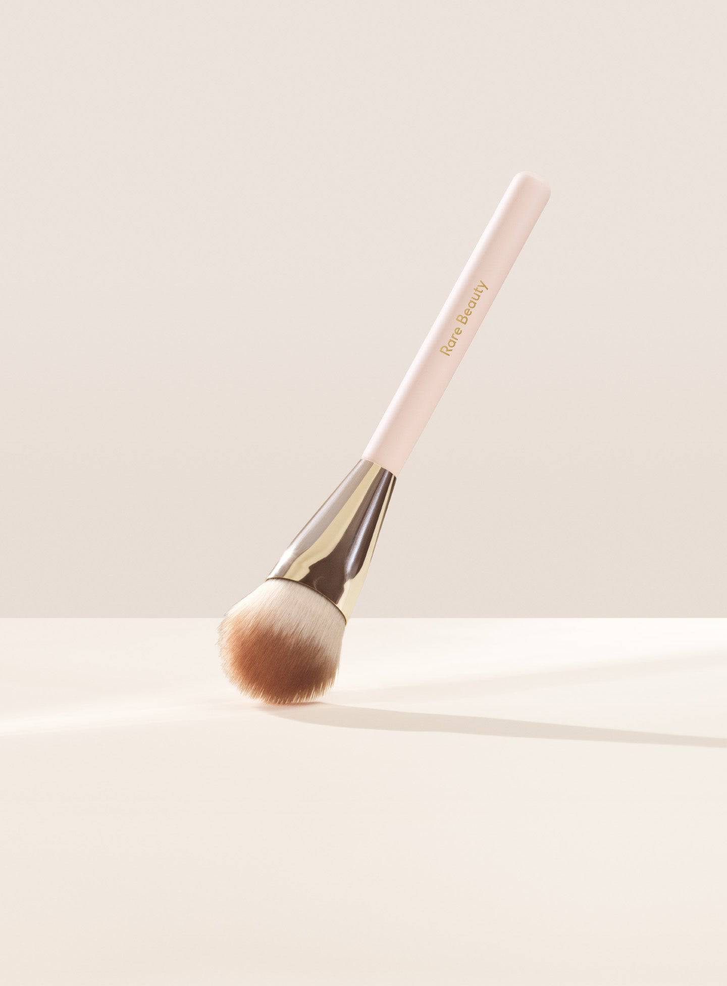 Rare Beauty Soft Pinch Liquid Blush Brush - Blush Brush
