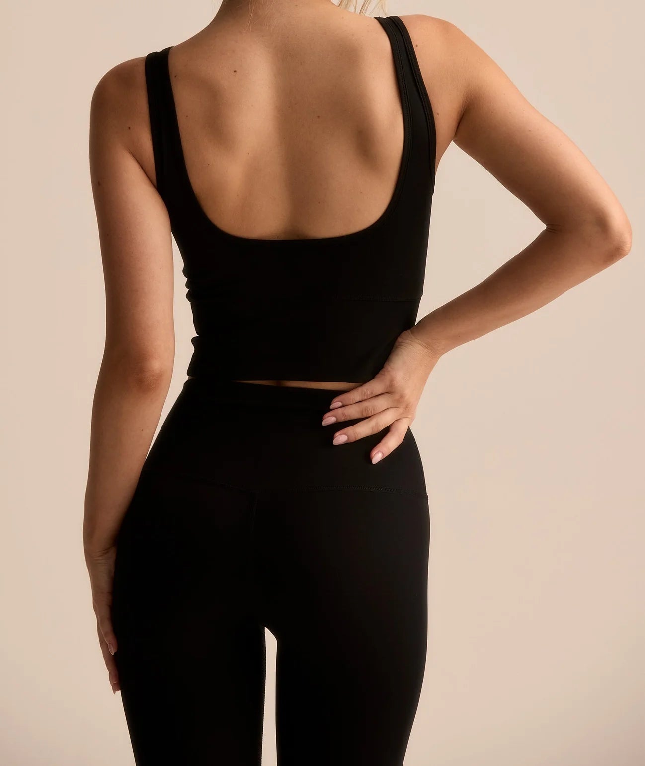 VEHLA CROPPED TANK - BLACK - Crop Athlete