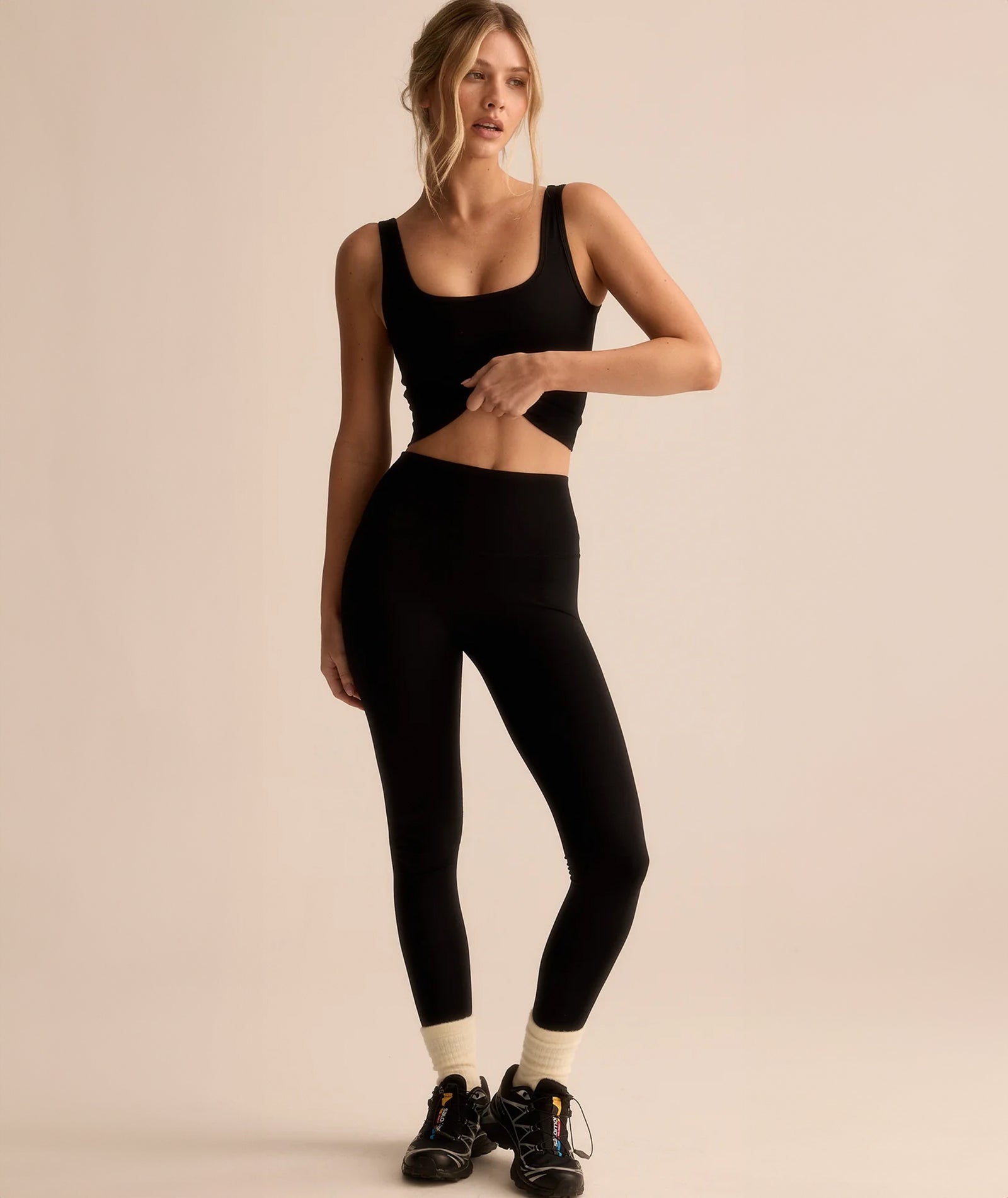 VEHLA CROPPED TANK - BLACK - Crop Tank