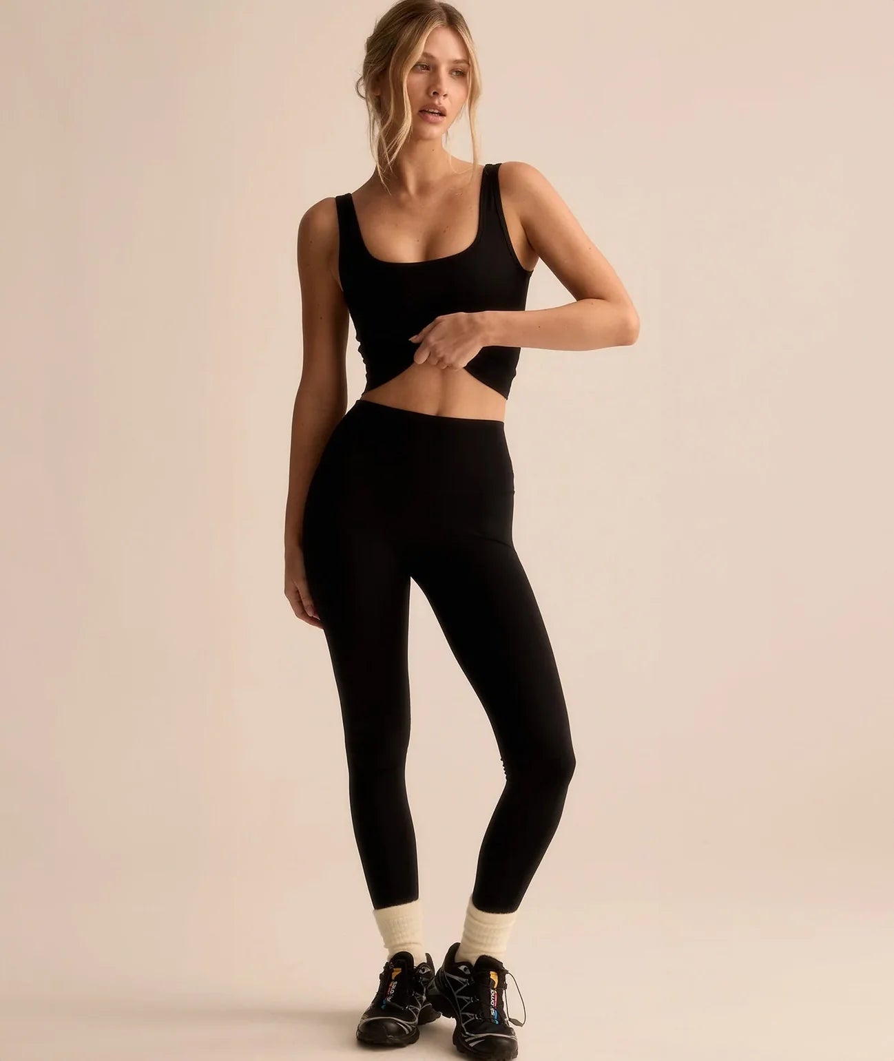 VEHLA CROPPED TANK - BLACK - Crop Athlete