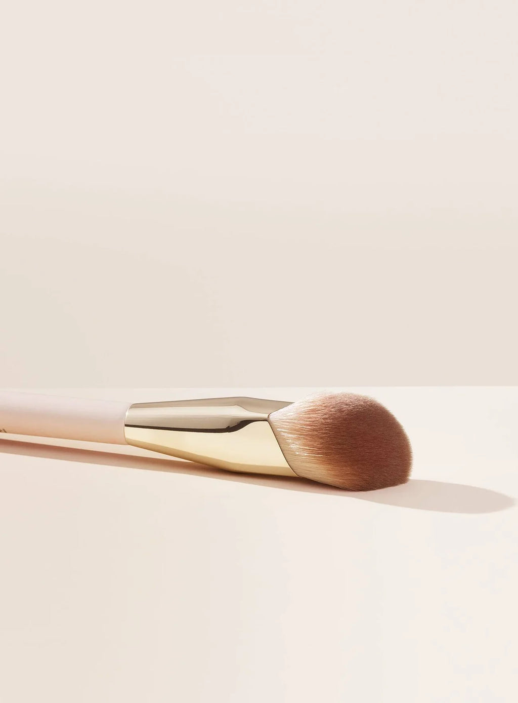 Rare Beauty Liquid Touch - Foundation Brush