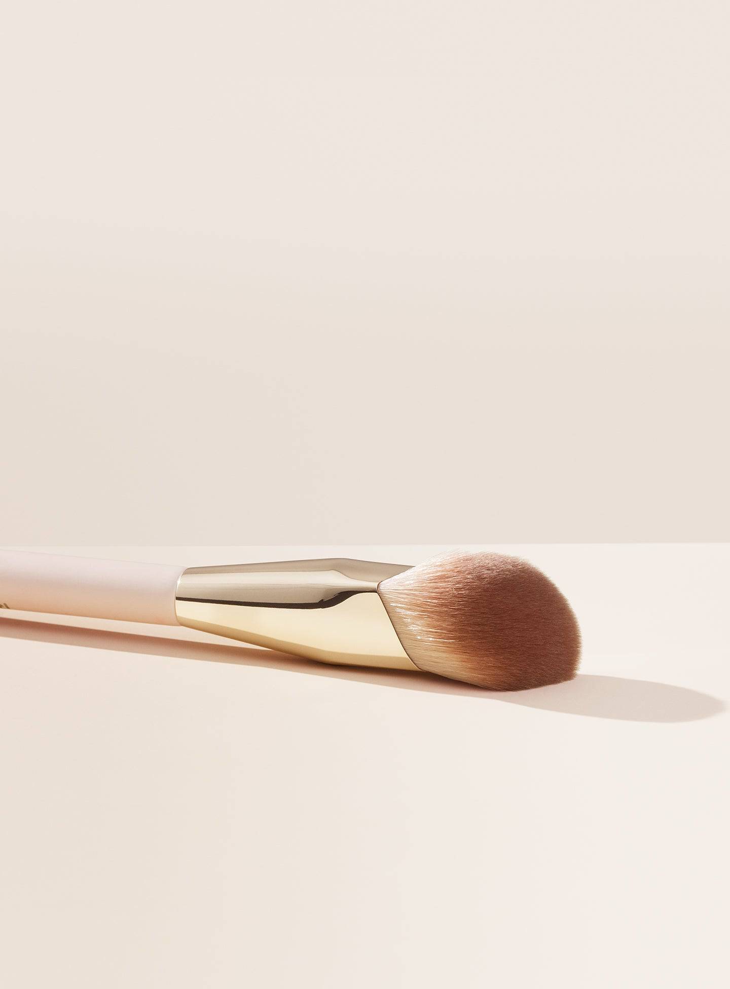 Rare Beauty Liquid Touch - Foundation Brush