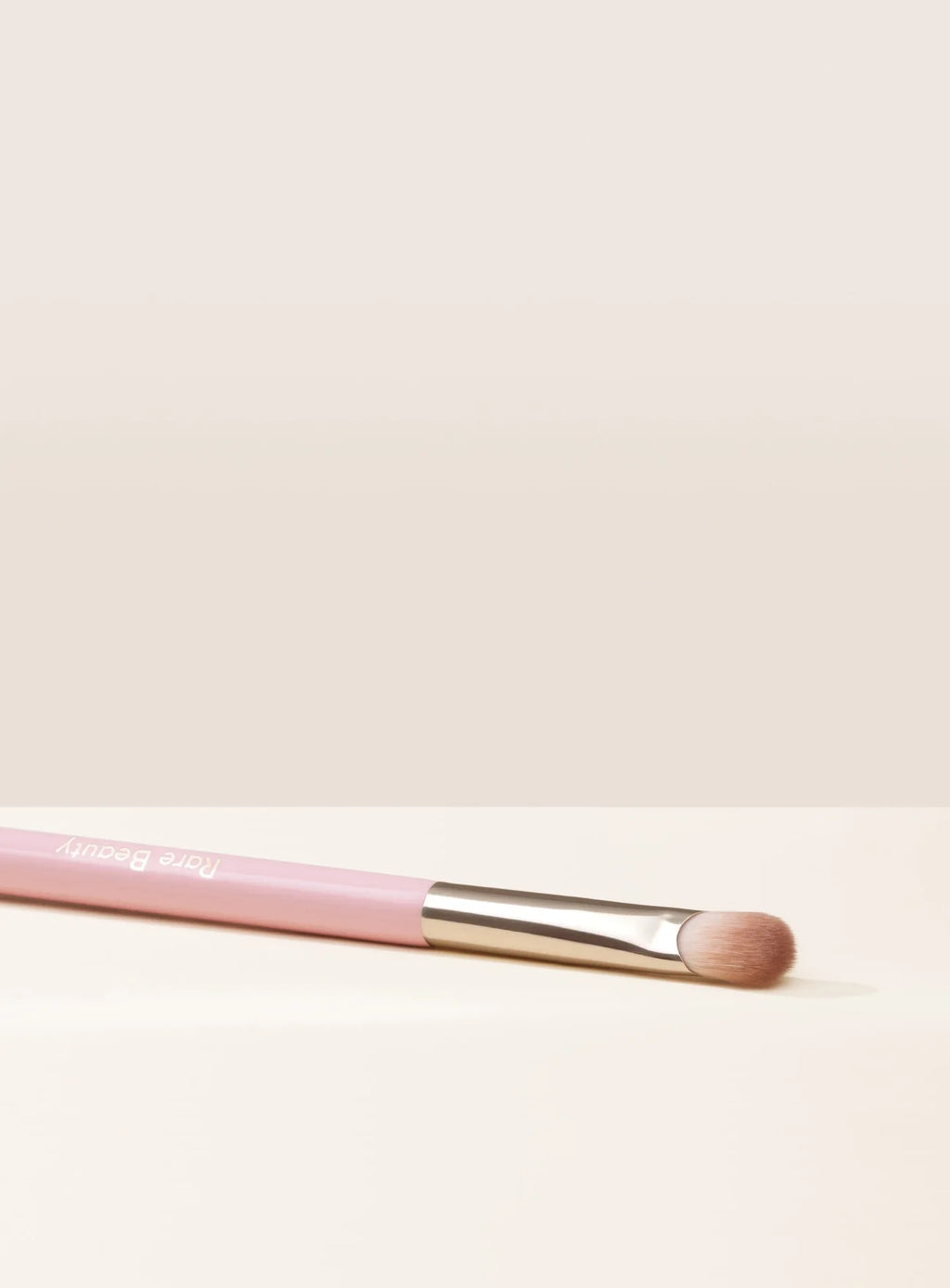 Rare Beauty Stay Vulnerable All-Over Eyeshadow Brush