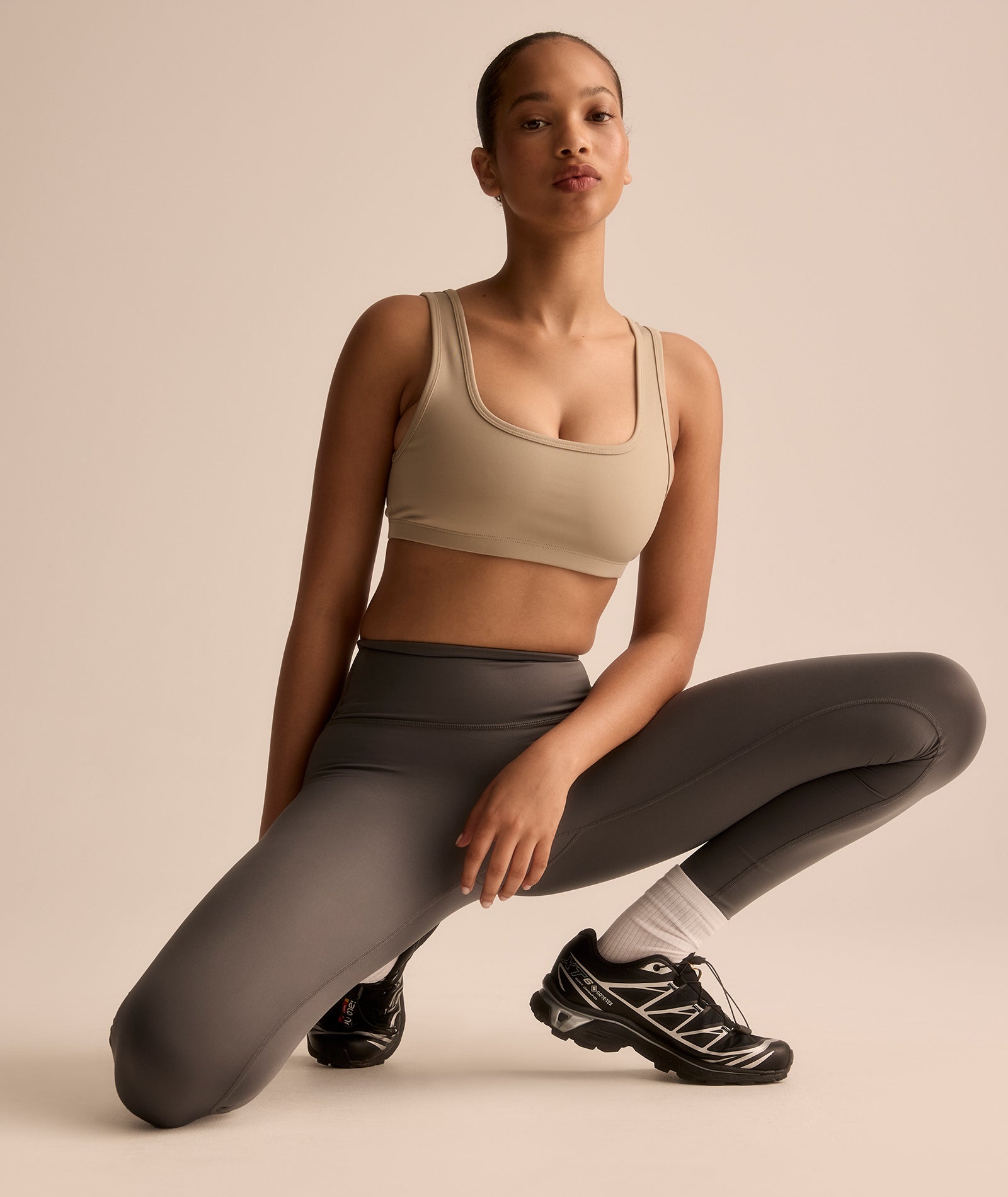 VEHLA SPORTS BRA - TAUPE - Sports Bra