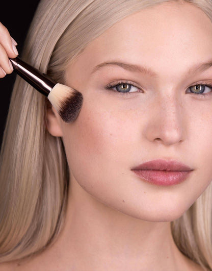 Hourglass Ambient™ Lighting Edit Brush - Multi-Purpose Brush